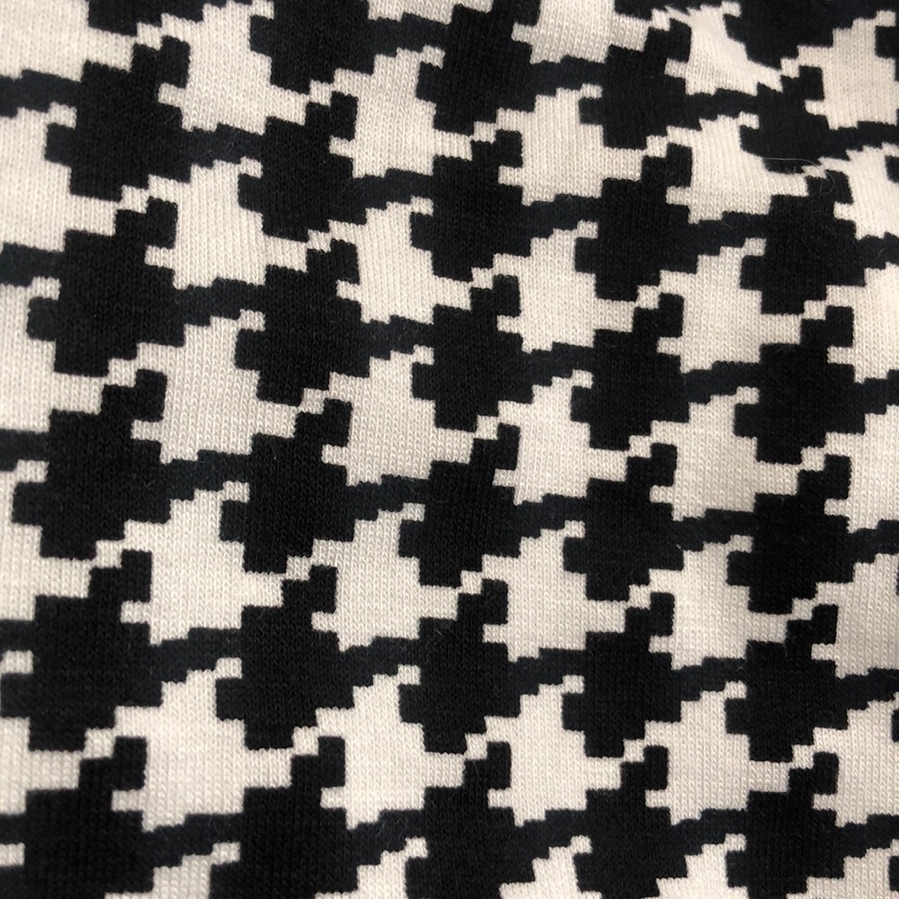 Monochrome mini pencil skirt